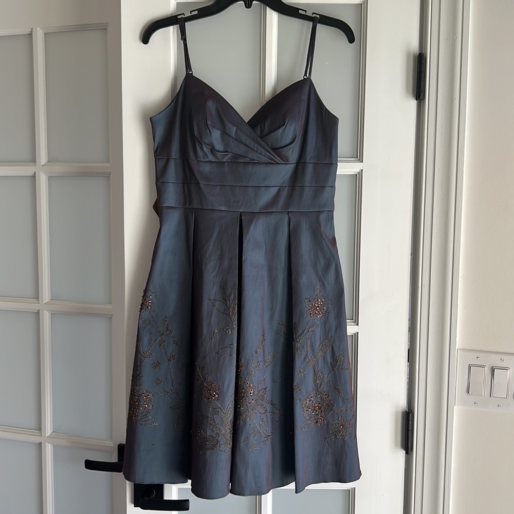 Dress - Picture 6 of 8